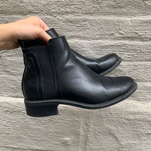 BEAUTIFUL BLACK LEATHER BOOTIES